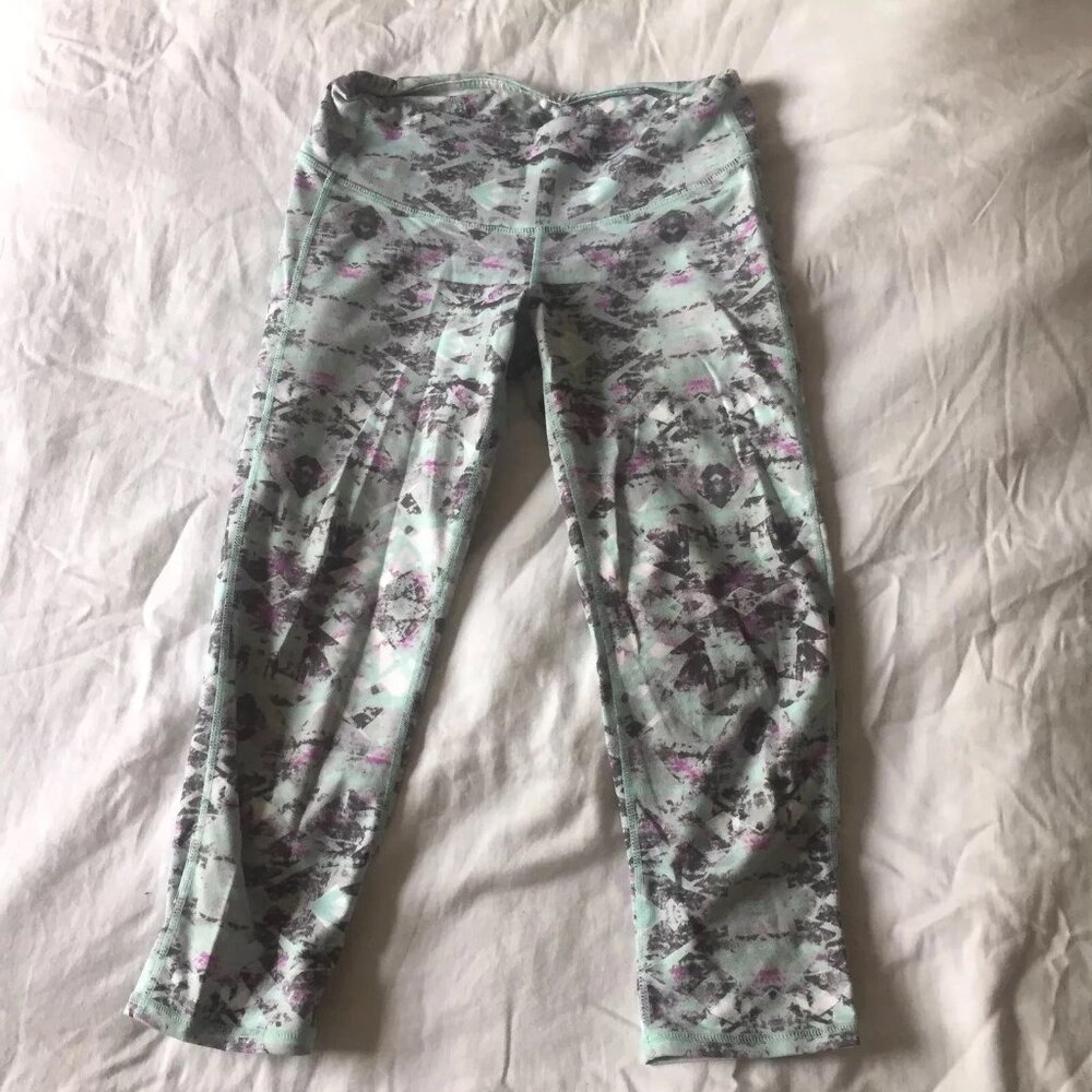 Athleta Cosmic Chaturanga Capri XS Turquoise Excellent Condition RARE! SOFT crop - Picture 4 of 7